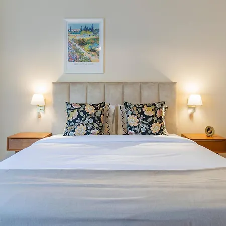 3br Joyous Wonder By Lovelystay Apartman