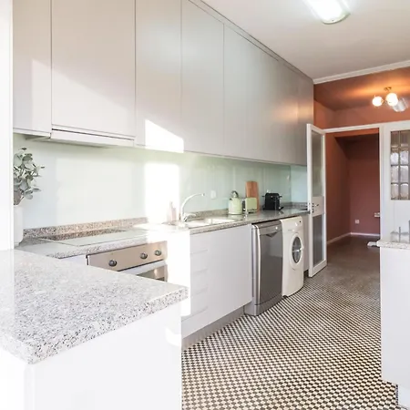 3br Joyous Wonder By Lovelystay * Oporto